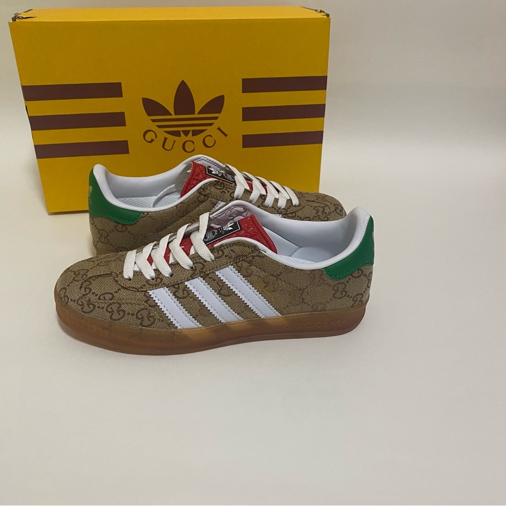 Gucci Monogram Sneakers with Red and Blue Stripes - Picture 7 of 8